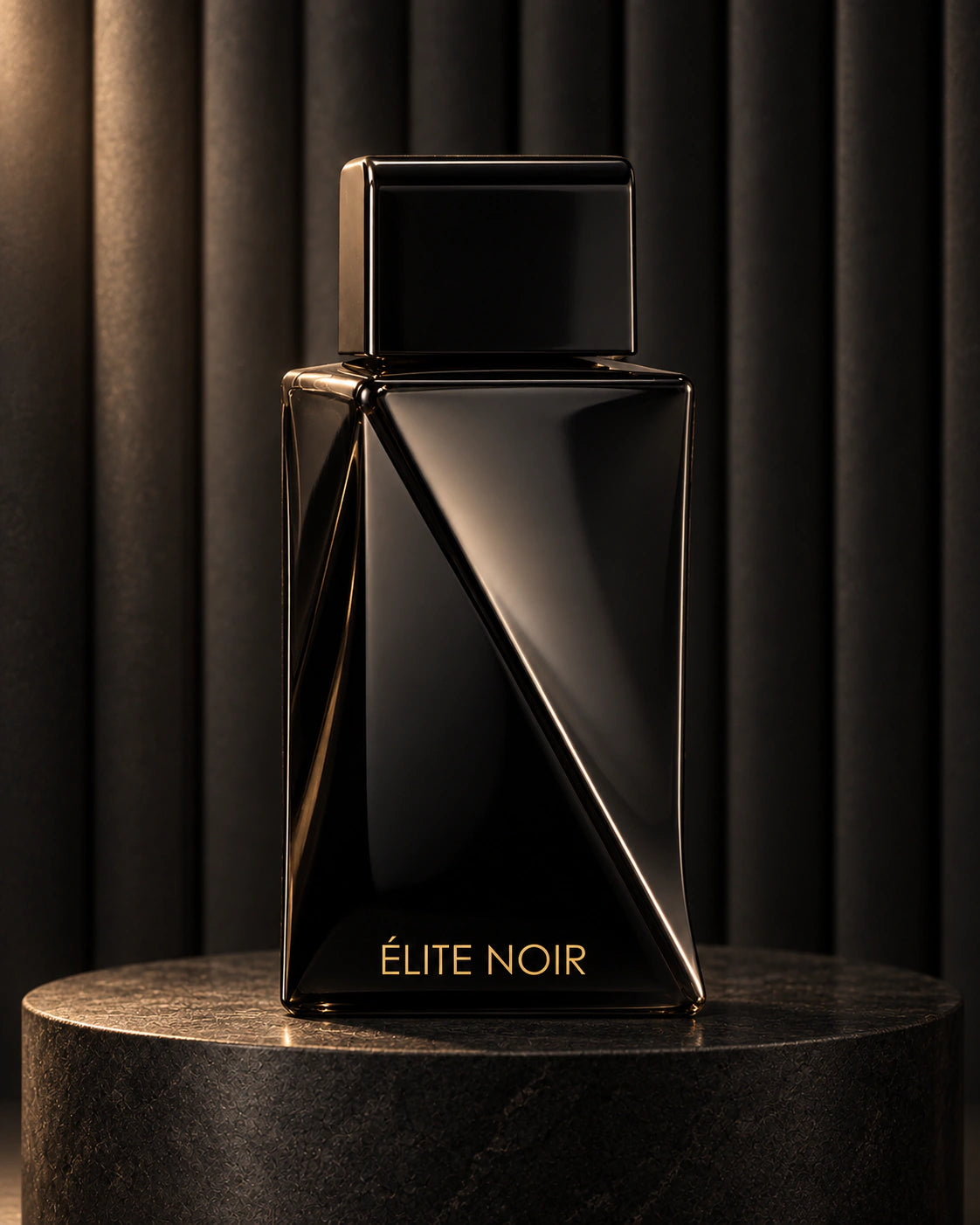 Élite Noir 75 ml bottle on a circular charcoal podium against a fluted backdrop